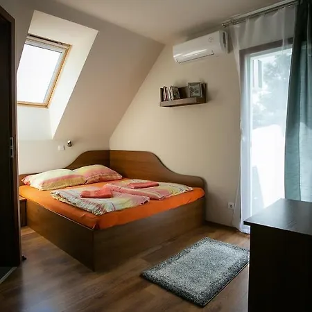 Forras Vendeghaz Dunaegyhaza