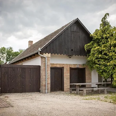 Nyaraló Forrás *